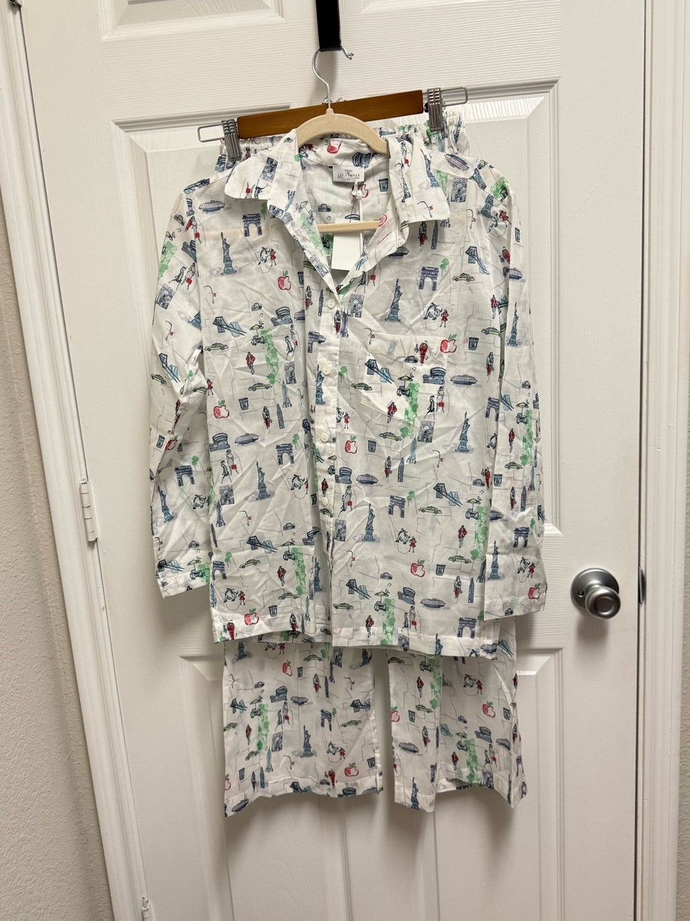 NWT Pour Les Femmes NYC Print Pajama Set